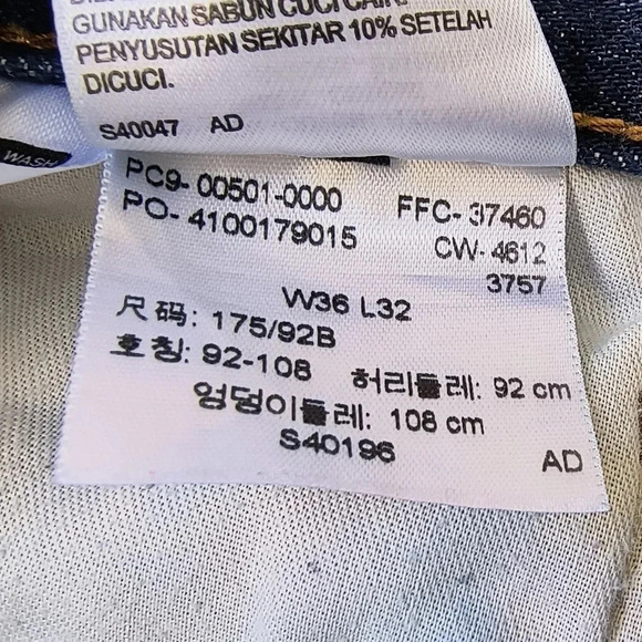 Levi's Men's Classic Straight 501 Button Fly Dark Wash Denim Jeans, Size 36X32 - Picture 7 of 10